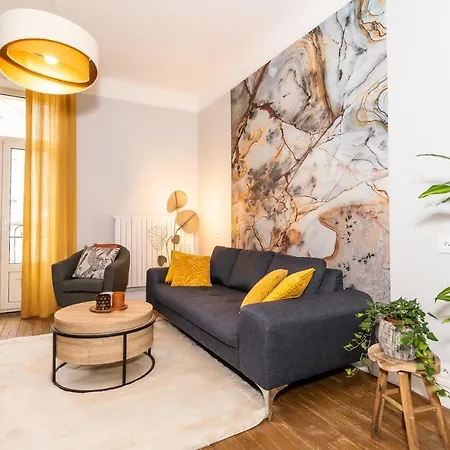 Audace: With Private Garage Metz